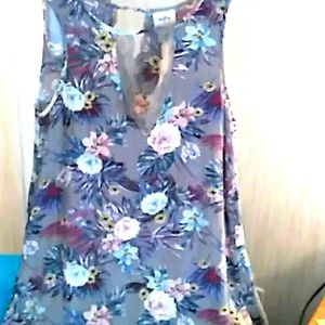 Daytrip Small Gray Blue & Pink Flowers Short Sleeve